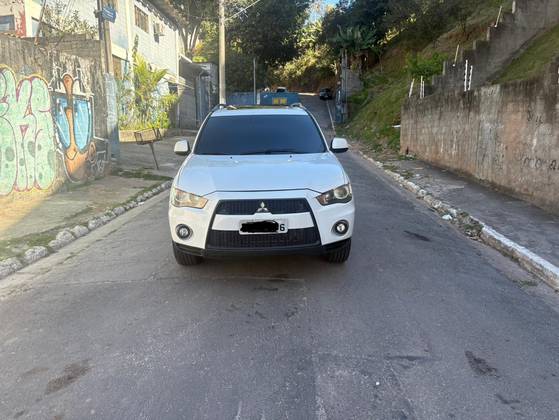 MITSUBISHI OUTLANDER 2.0 16V GASOLINA 4P AUTOMÁTICO MITSUBISHI OUTLANDER 2.0 16V GASOLINA 4P AUTOMÁTICO